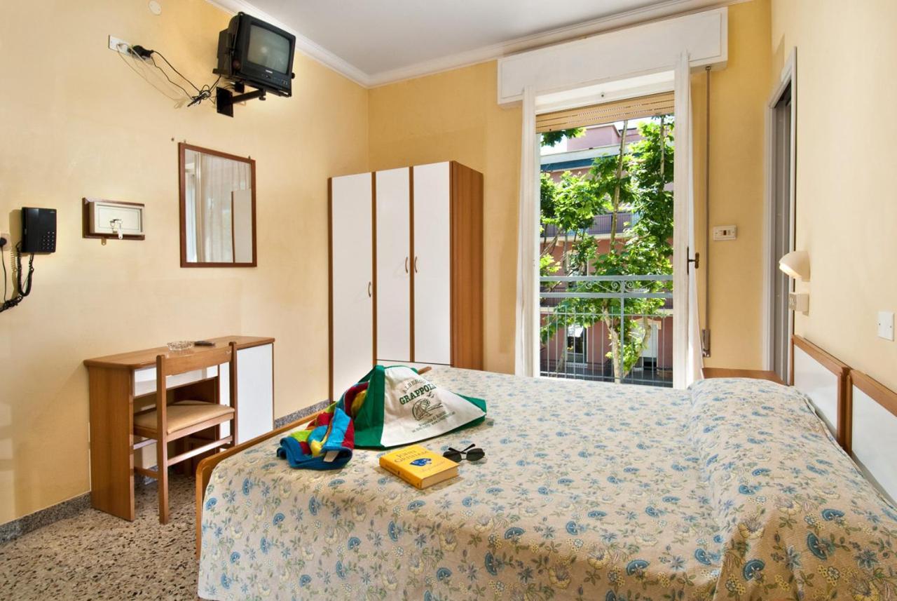 Hotel Grappoli Rimini Buitenkant foto