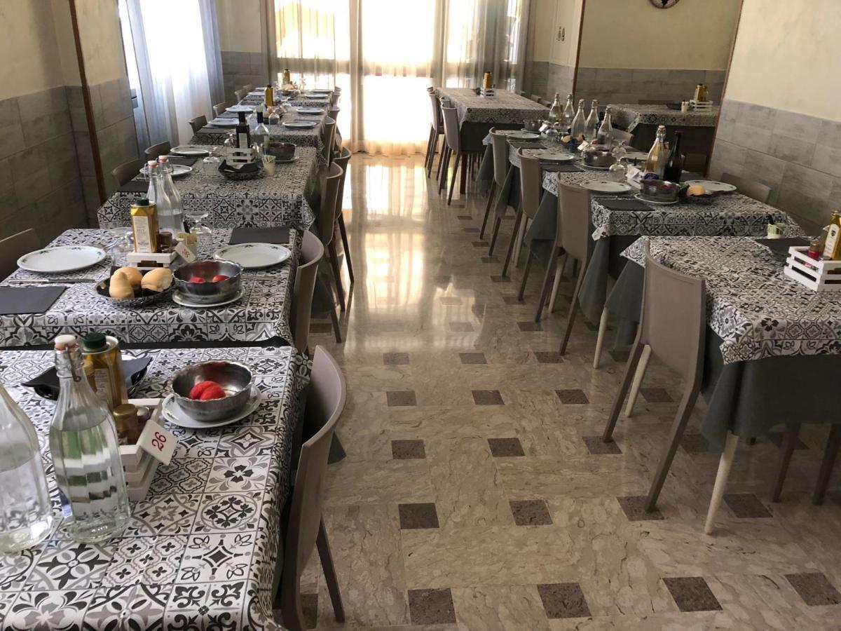 Hotel Grappoli Rimini Buitenkant foto