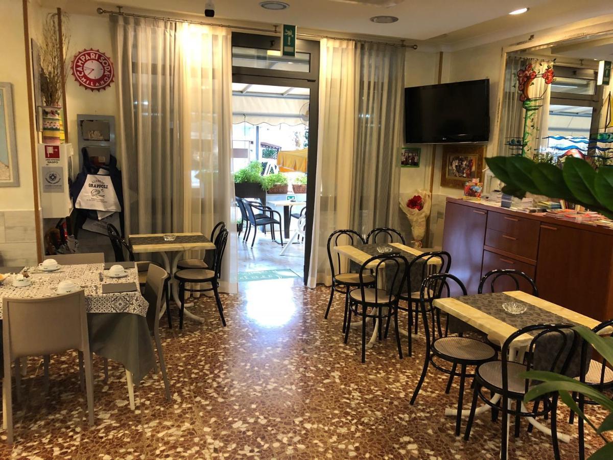 Hotel Grappoli Rimini Buitenkant foto