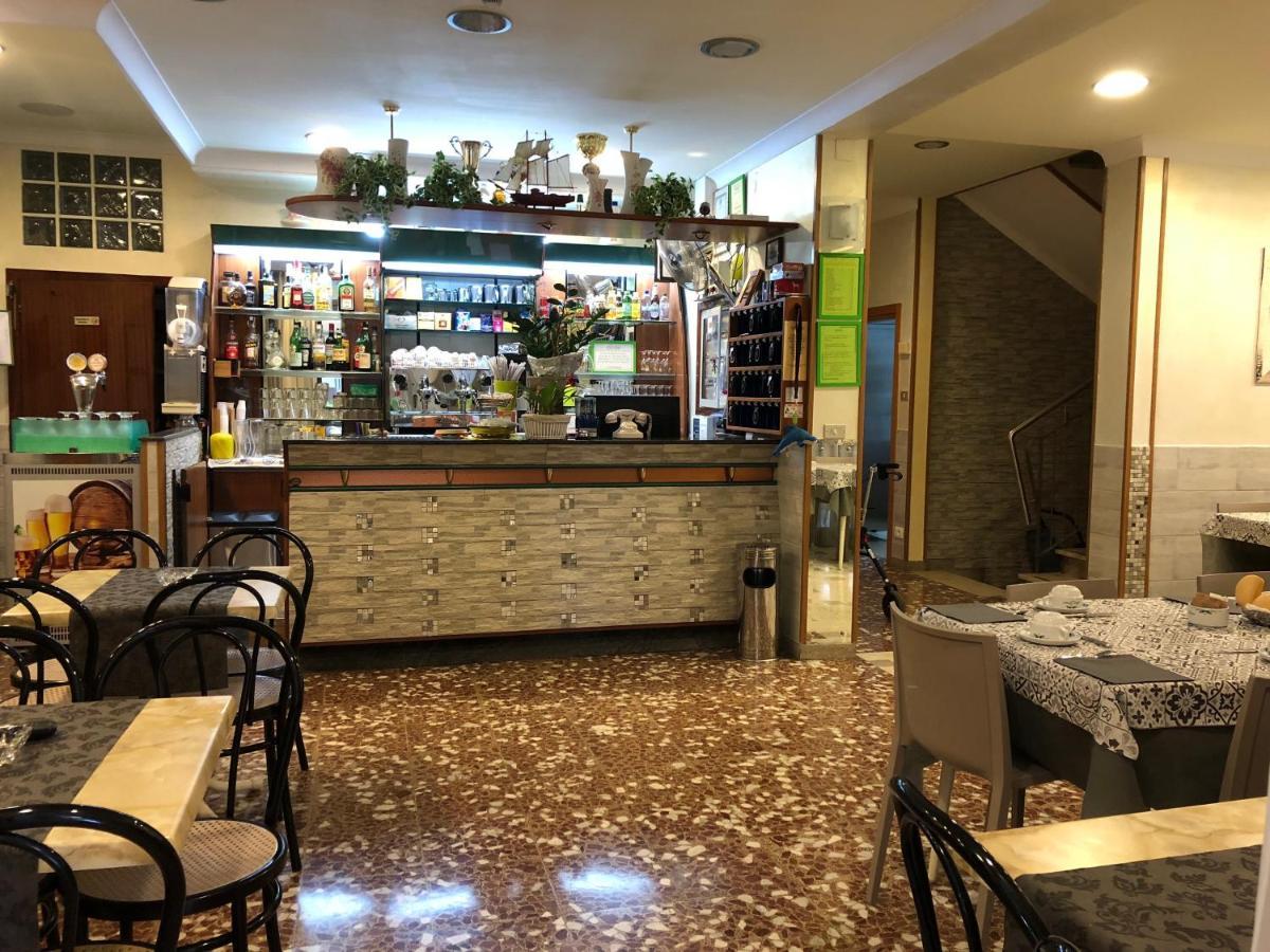 Hotel Grappoli Rimini Buitenkant foto